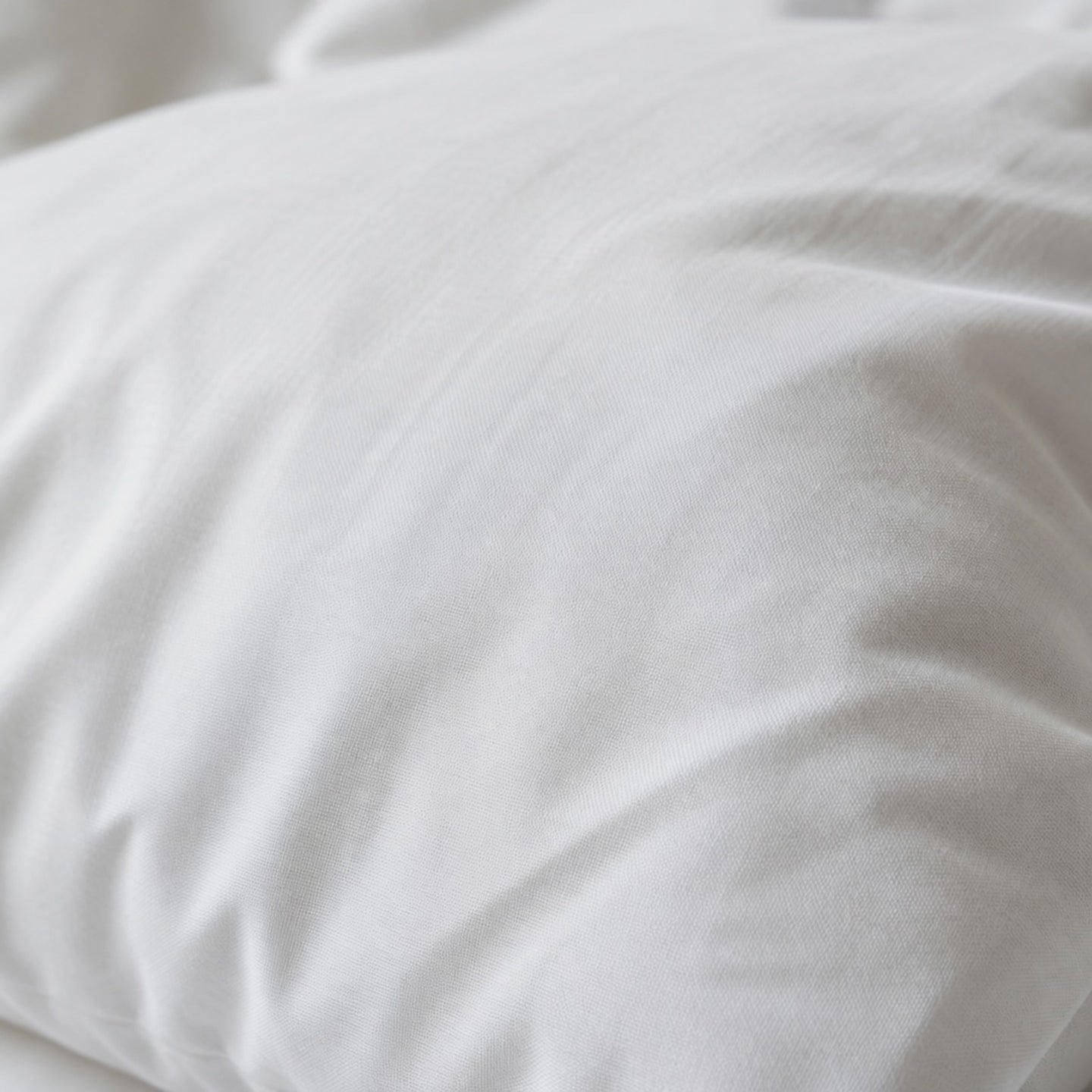 Close-up of the woven cotton used for The Boreal Adjustable Pillow Set – 2-Pack